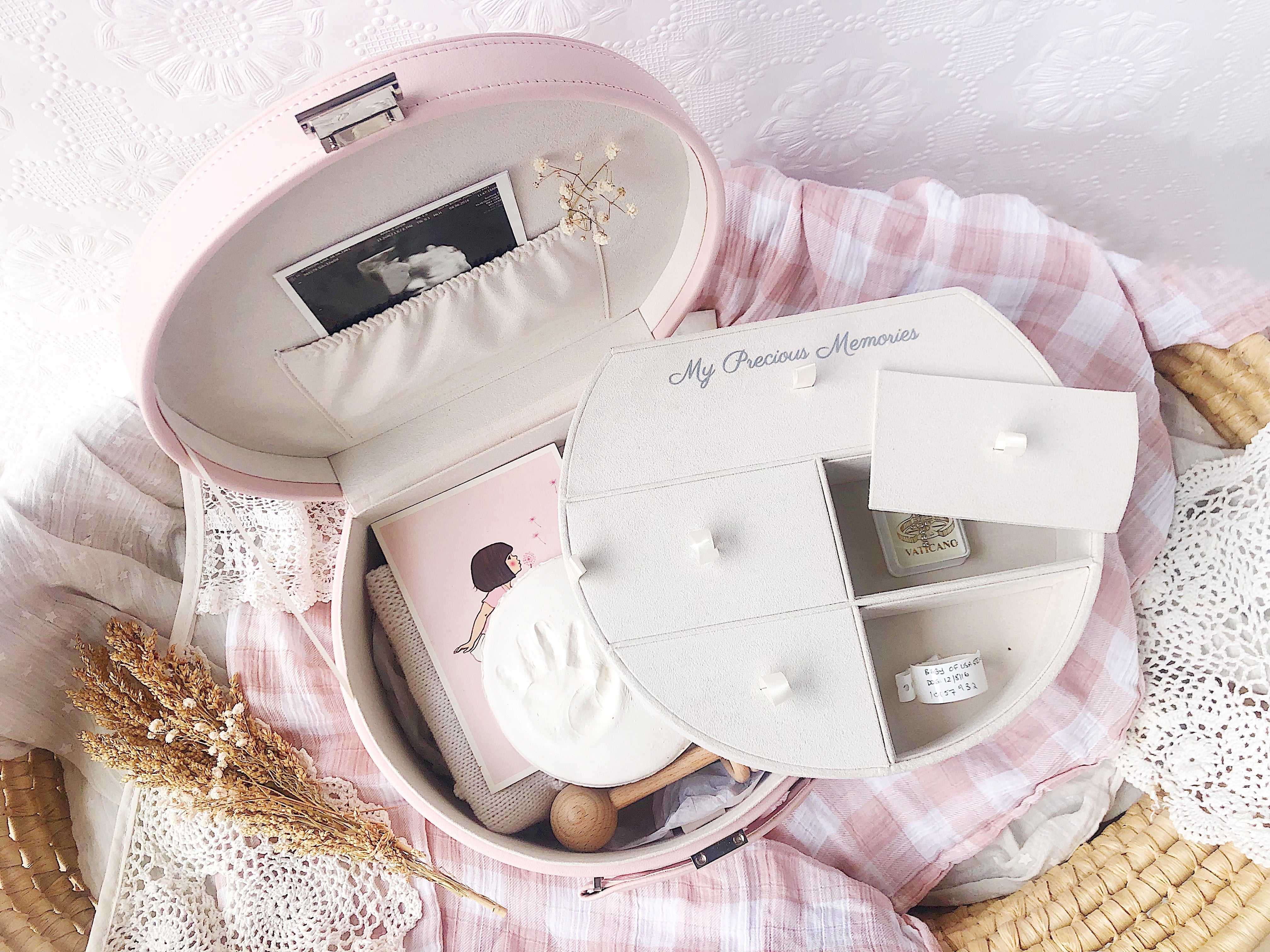 10 Beautiful Ideas for Filling Your Baby Keepsake Box