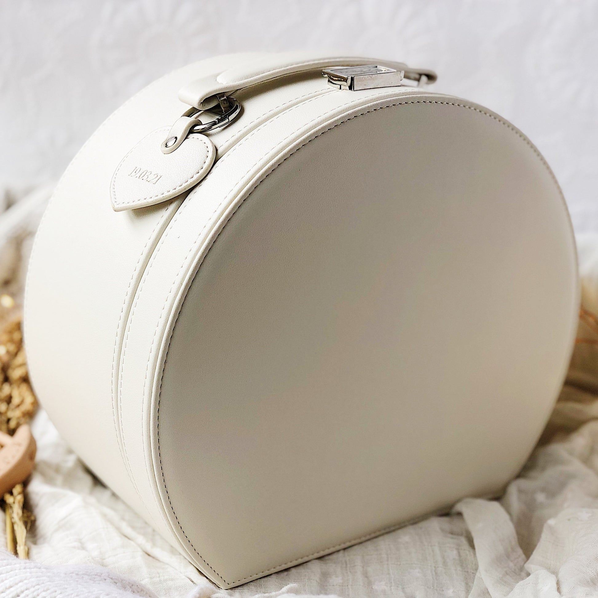 cream keepsake box, closed, standing up on its base